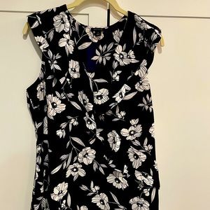 Great Ann Taylor Sleeveless Ruffled Flowered Top- size 10